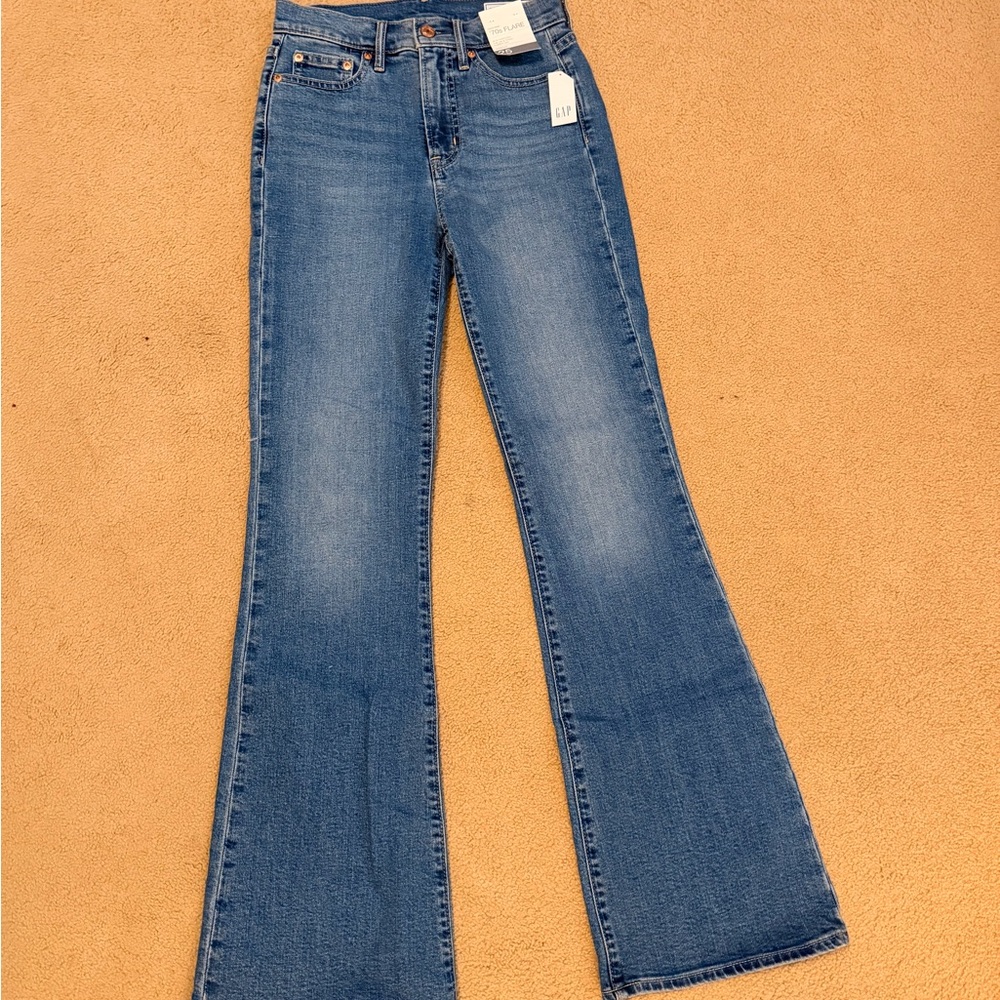 NWT Women’s Gap Flared Leg Jeans